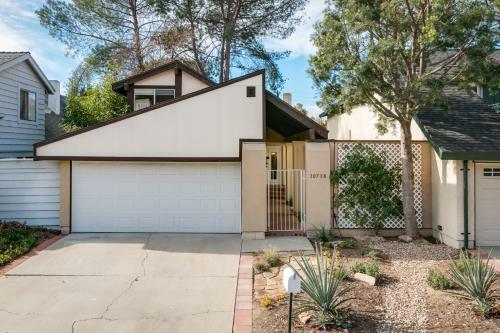 Lakes Edge Agoura Hills Home
