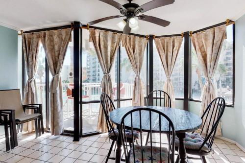 Royale Retreat (#9034-9035)