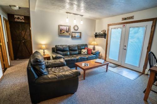 Bears Den B&B And Lodging