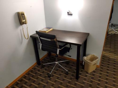 Motel Budget Host Inn Fridley