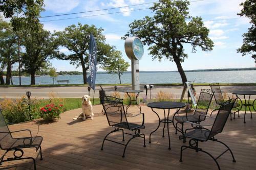 Hotel Lakes Inn