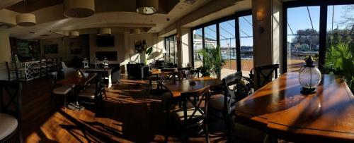 Hotel Cohasset Harbor Inn