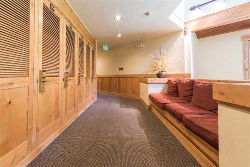 1110 Trappeur's Lodge, Trappeur's Crossing