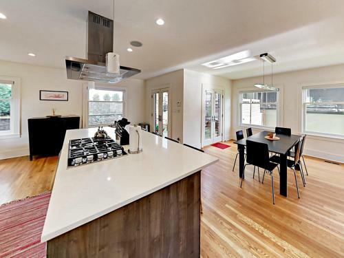 346 West Kinnear Place Home