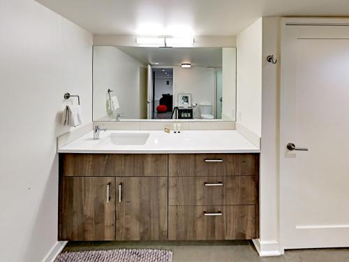 346 West Kinnear Place Home
