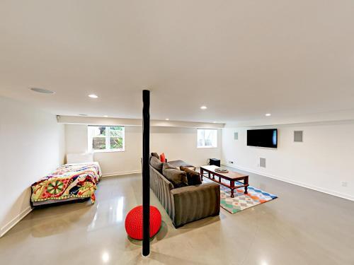346 West Kinnear Place Home