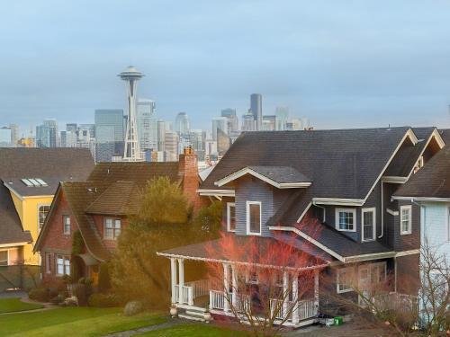 346 West Kinnear Place Home