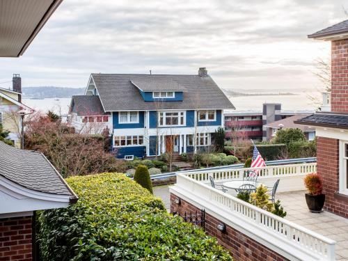 346 West Kinnear Place Home