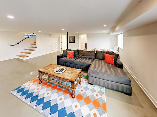 346 West Kinnear Place Home