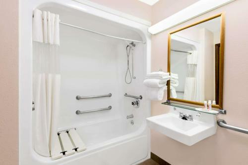 Hotel Baymont By Wyndham Zanesville