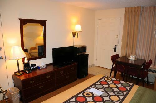 Hotel Super 8 By Wyndham Lamar