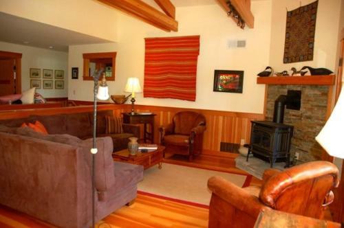 248 - Goss Lake Chalet