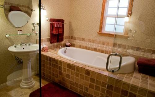 Hotel Circle Bar B Guest Ranch