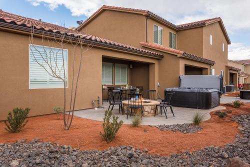 Pvz #71: Contemporary Villa At Paradise Village