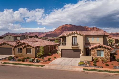 Pvz #71: Contemporary Villa At Paradise Village