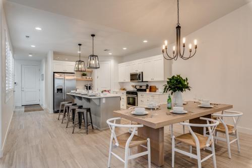 Pvz #71: Contemporary Villa At Paradise Village