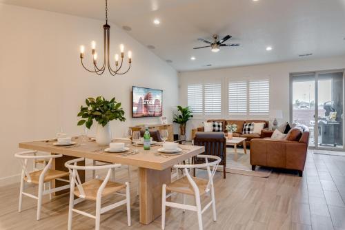 Pvz #71: Contemporary Villa At Paradise Village