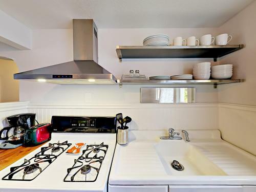 1302 N 49th St Apartment Upper Unit Apts