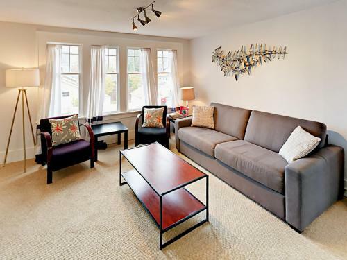 1302 N 49th St Apartment Upper Unit Apts