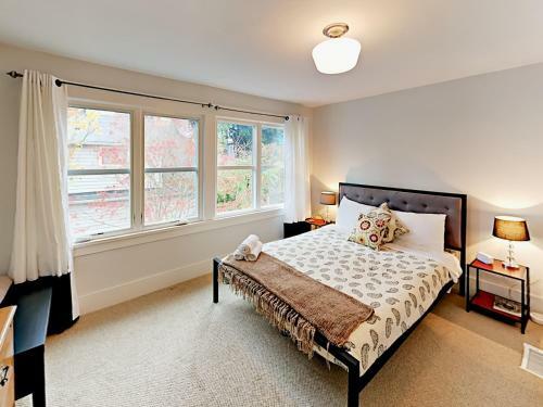 1302 N 49th St Apartment Upper Unit Apts