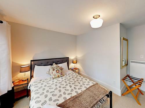 1302 N 49th St Apartment Upper Unit Apts