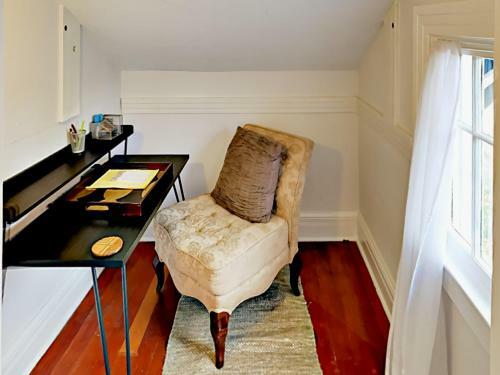 1302 N 49th St Apartment Upper Unit Apts