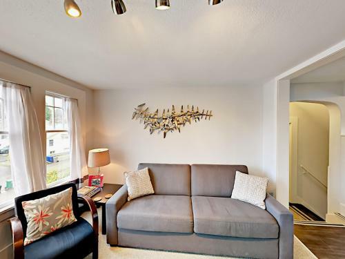 1302 N 49th St Apartment Upper Unit Apts