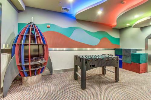 Eagle Springs East 101: Red-wing Suite