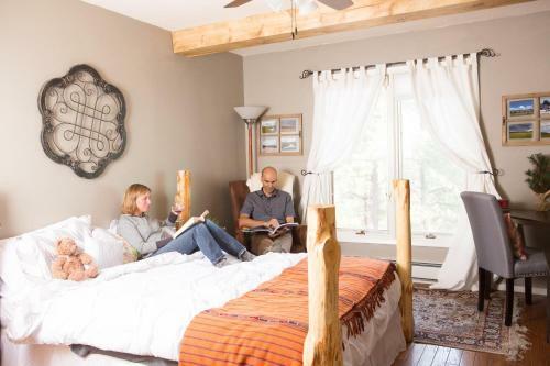 Bed & Breakfast Pueblo Canyon Inn