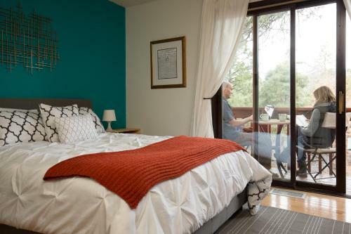 Bed & Breakfast Pueblo Canyon Inn