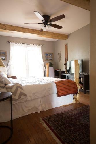 Bed & Breakfast Pueblo Canyon Inn