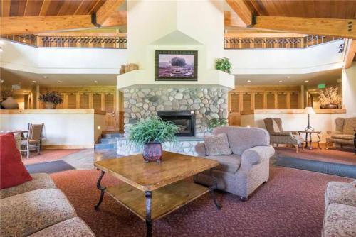 1210 Trappeur's Lodge, Trappeur's Crossing