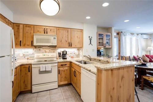 1210 Trappeur's Lodge, Trappeur's Crossing
