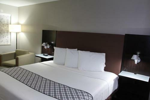 Motel Westbridge Inn & Suites