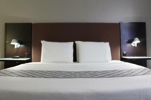Motel Westbridge Inn & Suites