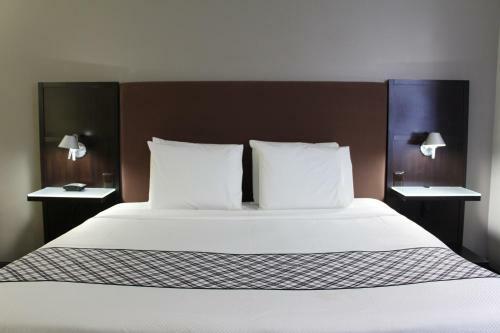Motel Westbridge Inn & Suites