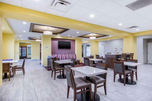 Hotel Quality Inn & Suites
