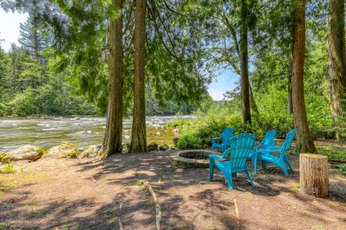 Bob's Riverfront Retreat