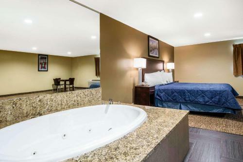 Hotel Rodeway Inn Lyons - La Grange