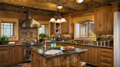 See Me Lodge - Custom Lodge Home With Room For Everyone!