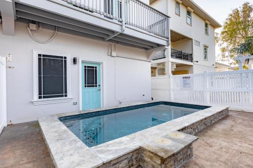 Pura Vida Unit A