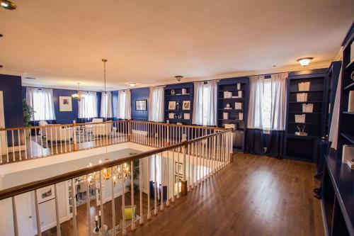 Villa Fabulous Parties In Large Classical Atlanta Estate
