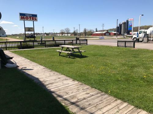 Exxon Quik Stop & Motel