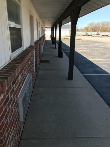 Exxon Quik Stop & Motel