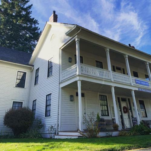Posada Wolf Creek Inn & Tavern