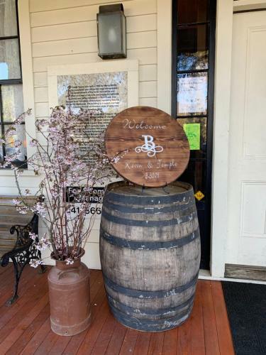 Posada Wolf Creek Inn & Tavern
