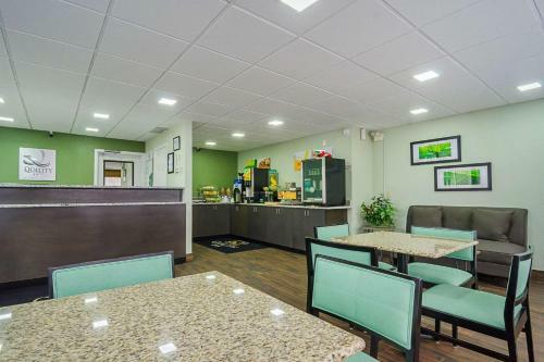 Hotel Quality Inn Raeford