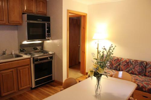 Hotel Nootka Lodge
