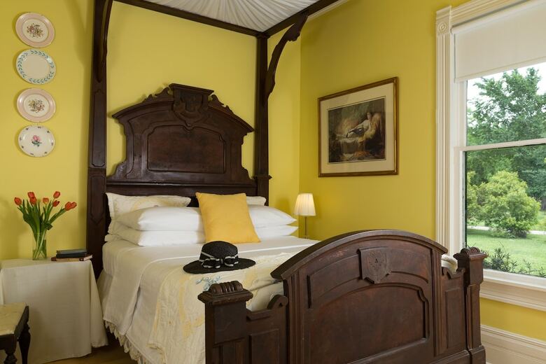 Maison D'memoire Bed & Breakfast Cottages