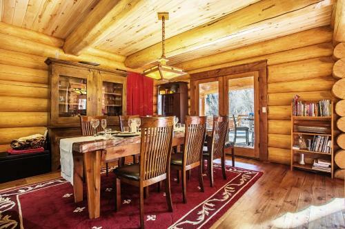 River Crest Cabin